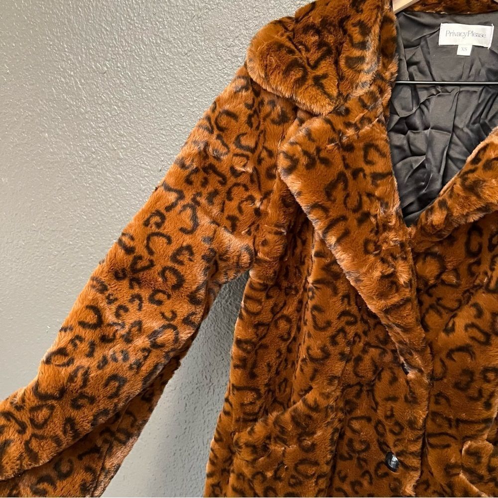 Revolve, Privacy Please Addison Coat in Leopard - Picture 4 of 12